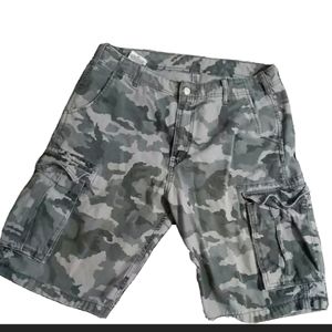 LEVI'S DARK CAMO CARGO SHORTS